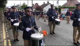 A momentary stop in the parade