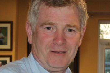 Peter triumphs in ‘Five Cards of Christmas’