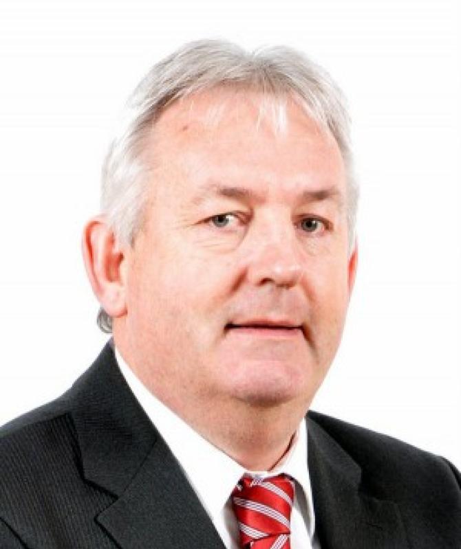 Row in MidUlster Council... about umbrellas! Alpha Newspaper Group